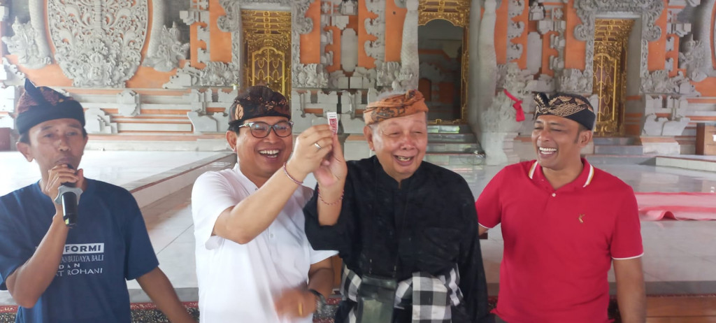 Sekda Adi Arnawa Buka Turnamen Ceki di Desa Sedang